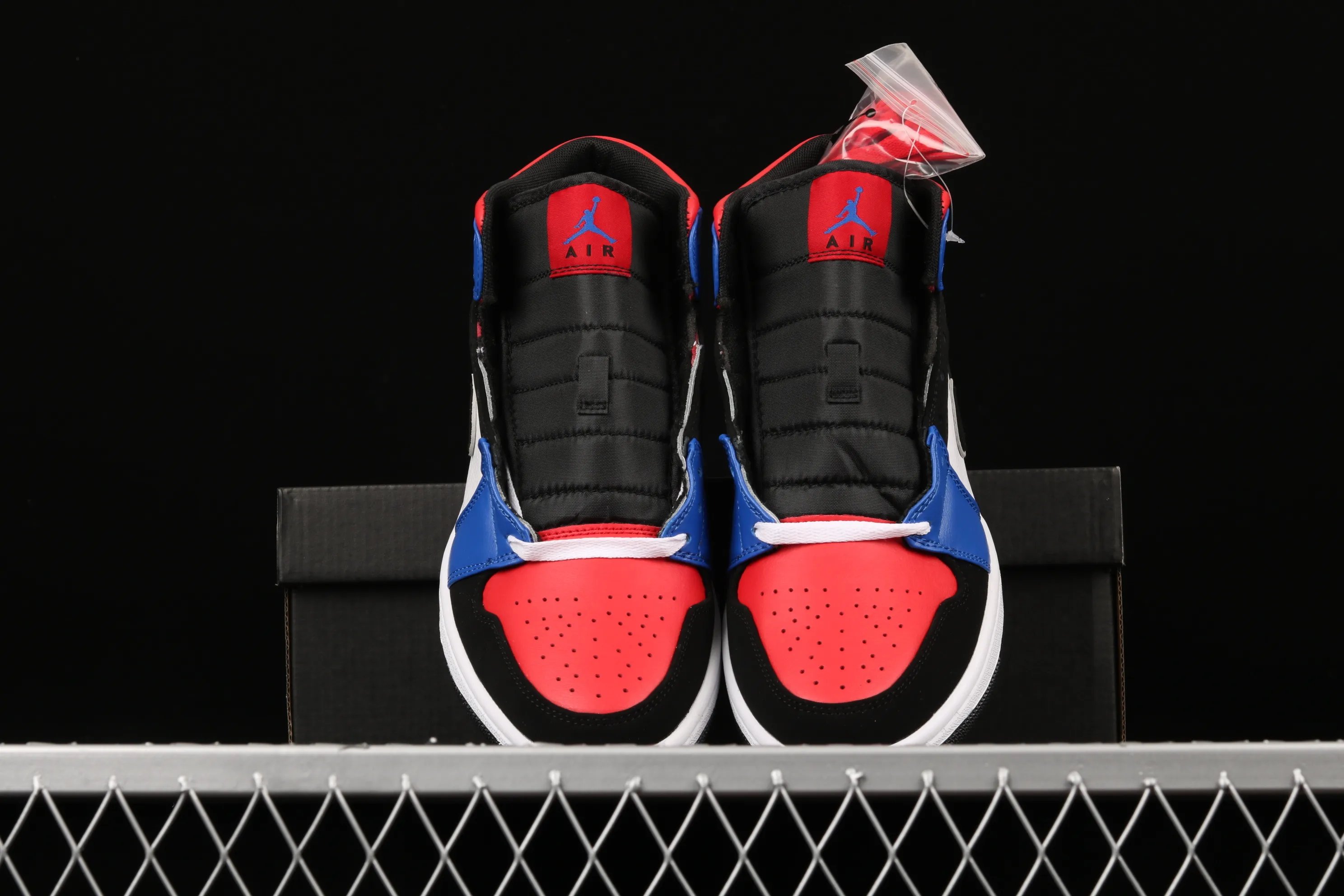 All categories Air Jordan Jordan series basketball shoes Air Jordan 1 Mid Air Jordan 1 Mid Top3 Mandarin duck stitching toe mid-top full toe layer genuine standard 554724-124